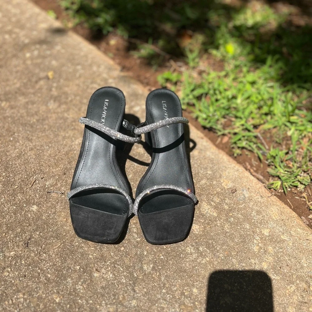 🆕 Lisa & Vickie Black Sandals with Silver Accents. 7
